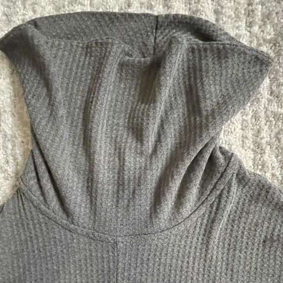 Massini Cowl Neck Waffle Knit Layering Top Women's Size S Gray Fitted Sleeves - Picture 9 of 11